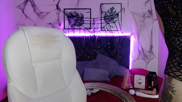 mia collens online show from October 2025 01:06:02 AM