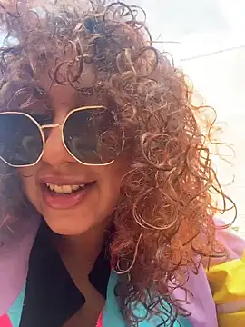 lauraltt online show from November 2025 07:13:01 PM