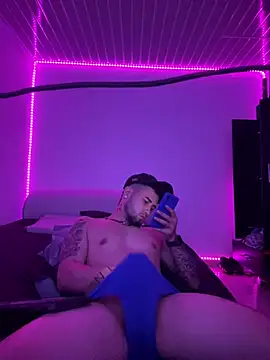 Snapshot of miia-liiam chatting on January 2025 08:33:01 AM miia-liiam online show from January 2025 08:33:01 AM