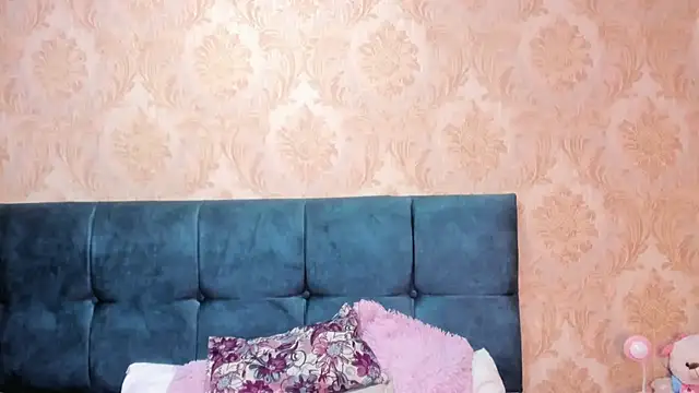 Snapshot of CintiaWalker chatting on September 2025 12:32:02 PM CintiaWalker online show from September 2025 12:32:02 PM