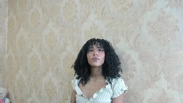 Snapshot of CintiaWalker chatting on October 2025 12:45:02 PM CintiaWalker online show from October 2025 12:45:02 PM