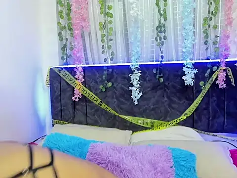 Snapshot of CintiaWalker chatting on October 2025 12:50:02 PM CintiaWalker online show from October 2025 12:50:02 PM