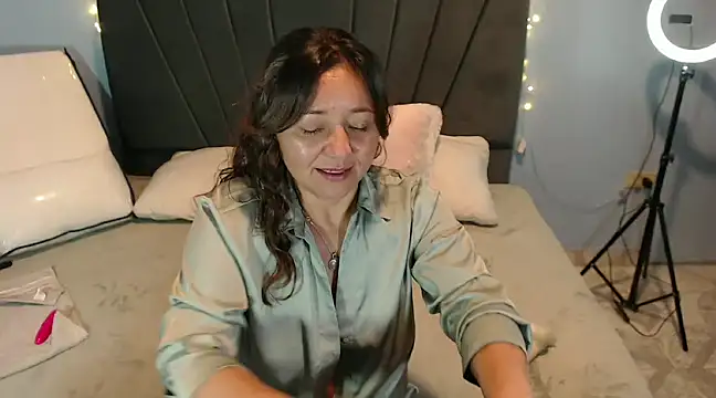 Snapshot of AngelRouss chatting on January 2025 07:15:01 PM AngelRouss online show from January 2025 07:15:01 PM