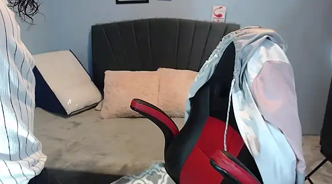 Snapshot of AngelRouss chatting on January 2025 10:40:02 AM AngelRouss online show from January 2025 10:40:02 AM