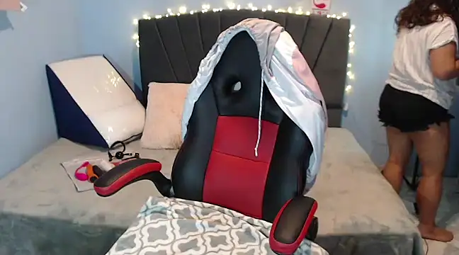 Snapshot of AngelRouss chatting on January 2025 01:41:01 PM AngelRouss online show from January 2025 01:41:01 PM