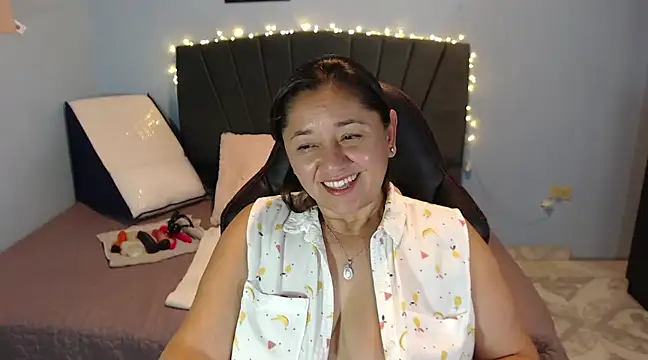 Snapshot of AngelRouss chatting on January 2025 09:55:02 PM AngelRouss online show from January 2025 09:55:02 PM