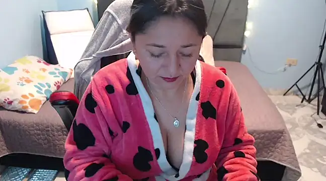 Snapshot of AngelRouss chatting on January 2025 12:02:02 PM AngelRouss online show from January 2025 12:02:02 PM