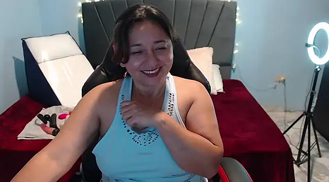 Snapshot of AngelRouss chatting on February 2025 01:55:01 PM AngelRouss online show from February 2025 01:55:01 PM