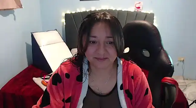 Snapshot of AngelRouss chatting on February 2025 10:35:01 AM AngelRouss online show from February 2025 10:35:01 AM