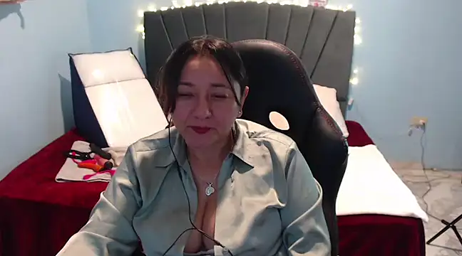 Snapshot of AngelRouss chatting on February 2025 02:20:01 PM AngelRouss online show from February 2025 02:20:01 PM