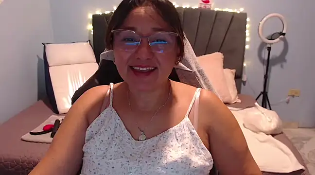 Snapshot of AngelRouss chatting on February 2025 11:58:01 AM AngelRouss online show from February 2025 11:58:01 AM