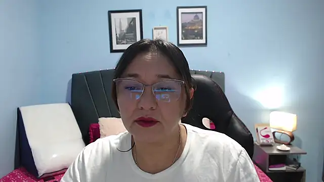 Snapshot of AngelRouss chatting on March 2025 10:50:02 AM AngelRouss online show from March 2025 10:50:02 AM