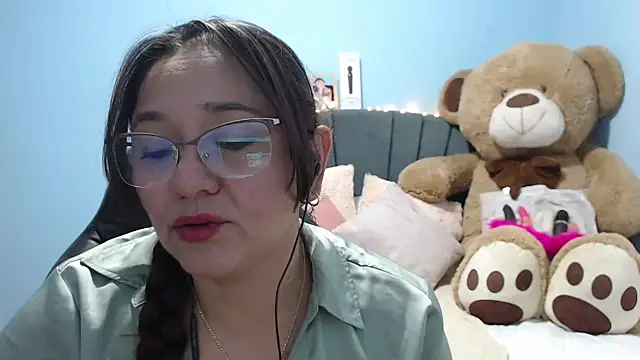 Snapshot of AngelRouss chatting on September 2025 02:48:02 AM AngelRouss online show from September 2025 02:48:02 AM