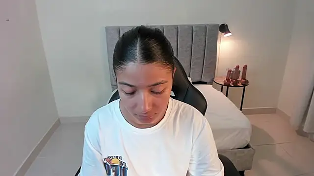 martina roldam online show from October 2025 02:23:02 AM