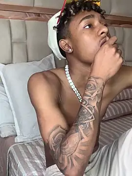 Boy cock18 online show from February 2025 06:01:01 PM