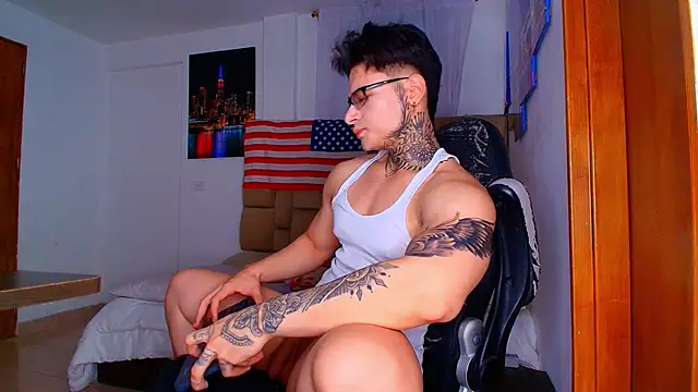 DennisWalkerr online show from December 2025 10:41:02 PM