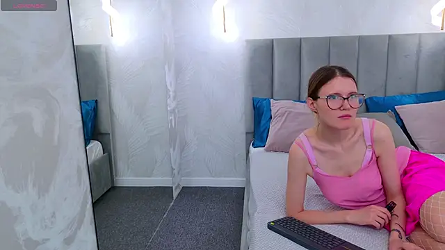 NellieLoyns online show from January 2025 04:04:01 PM