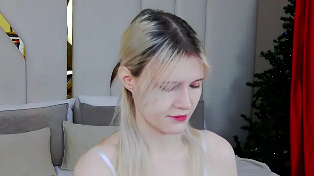 NellieLoyns online show from December 2025 05:18:02 PM