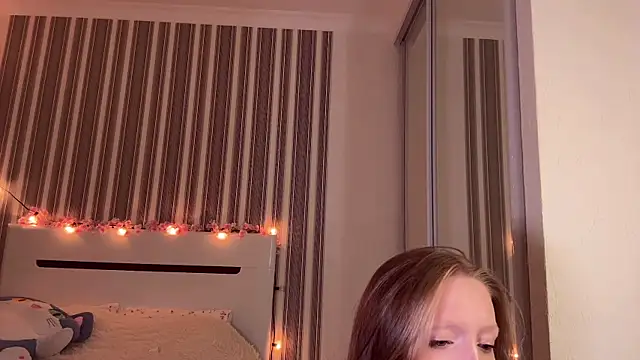 Awwwrora online show from November 2025 03:51:01 PM