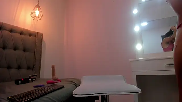 Snapshot of GysellHanson chatting on January 2025 06:14:02 PM GysellHanson online show from January 2025 06:14:02 PM