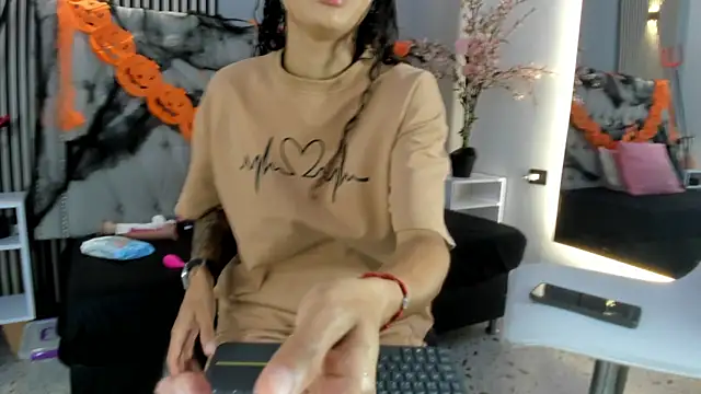 Snapshot of GysellHanson chatting on October 2025 11:33:02 AM GysellHanson online show from October 2025 11:33:02 AM