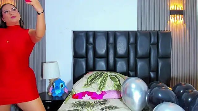 Snapshot of MiaLaurents chatting on September 2025 07:57:02 PM MiaLaurents online show from September 2025 07:57:02 PM