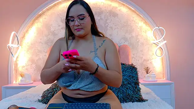 MiaLaurents online show from November 2025 04:44:01 AM