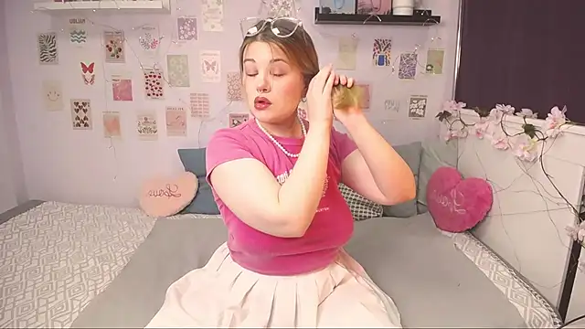 Snapshot of TessPleasure chatting on January 2025 04:48:01 AM TessPleasure online show from January 2025 04:48:01 AM