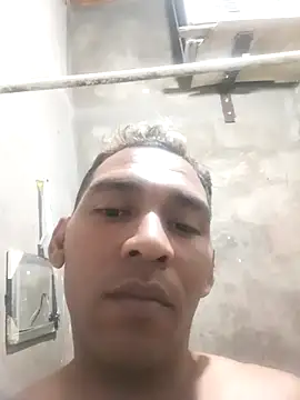 yaxom33 online show from February 2026 11:36:02 PM