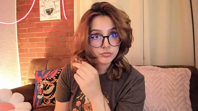 Hazelbrownn2000 online show from October 2025 11:18:01 PM