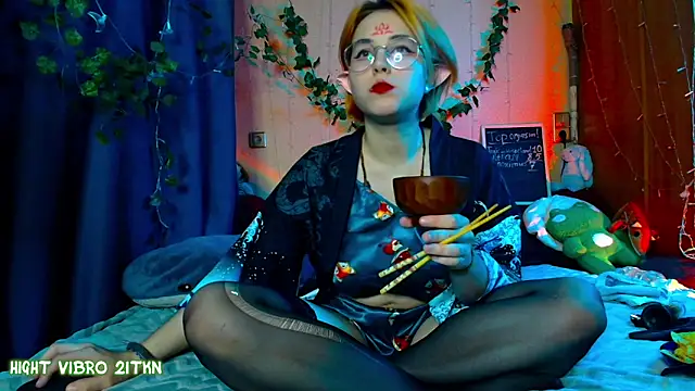 Snapshot of TrickyKitsune chatting on February 2025 04:07:01 PM TrickyKitsune online show from February 2025 04:07:01 PM
