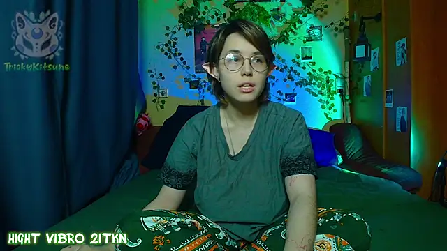 TrickyKitsune online show from April 2026 05:41:01 PM