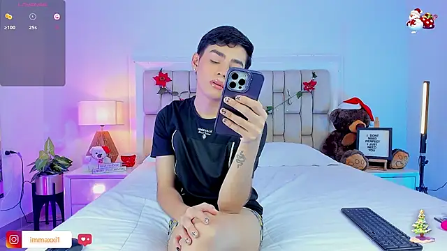 Maxi little online show from December 2025 07:55:01 PM