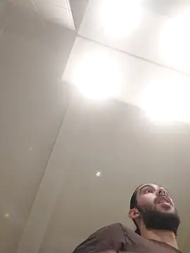 Levi Latino online show from November 2025 09:15:01 PM