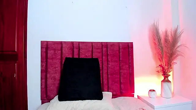 Snapshot of EloiseQuinn chatting on October 2025 01:11:02 PM EloiseQuinn online show from October 2025 01:11:02 PM