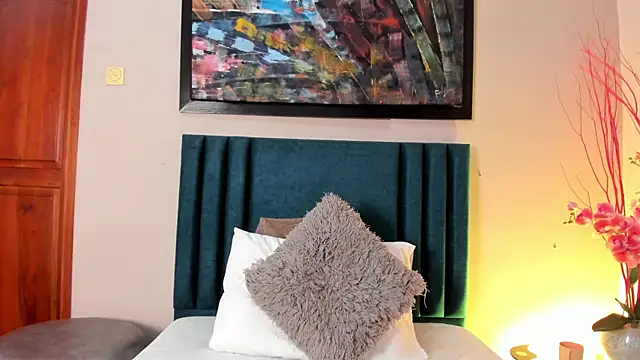 Snapshot of EloiseQuinn chatting on October 2025 01:07:01 PM EloiseQuinn online show from October 2025 01:07:01 PM