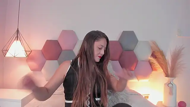 Snapshot of EloiseQuinn chatting on November 2025 06:18:01 PM EloiseQuinn online show from November 2025 06:18:01 PM