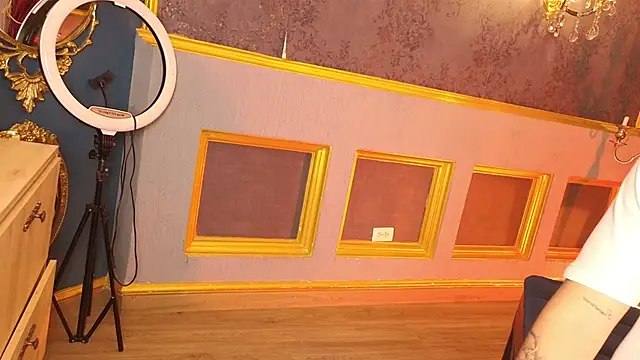 MarcoVitto online show from November 2025 07:38:01 PM