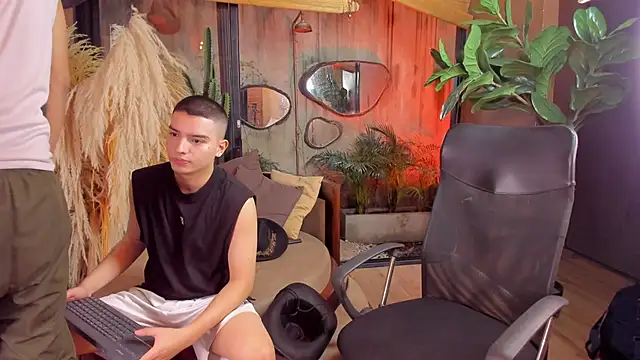 MarcoVitto online show from November 2025 08:29:01 PM