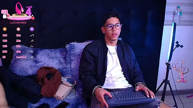 Snapshot of RyanPricee chatting on December 2025 01:21:02 AM RyanPricee online show from December 2025 01:21:02 AM