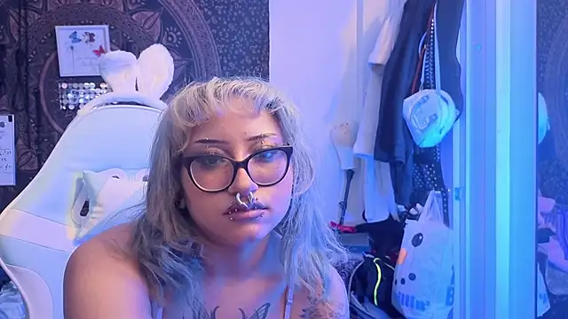 deluxxxeblu online show from January 2026 03:32:01 AM