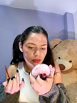 Snapshot of Danni_shy chatting on January 2025 05:44:02 PM Danni shy online show from January 2025 05:44:02 PM