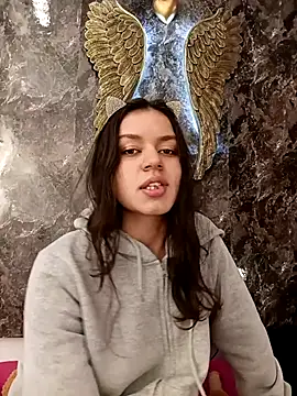 Snapshot of Danni_shy chatting on February 2025 02:48:02 PM Danni shy online show from February 2025 02:48:02 PM