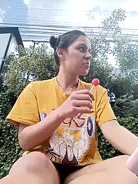 Snapshot of Danni_shy chatting on February 2025 06:53:01 PM Danni shy online show from February 2025 06:53:01 PM