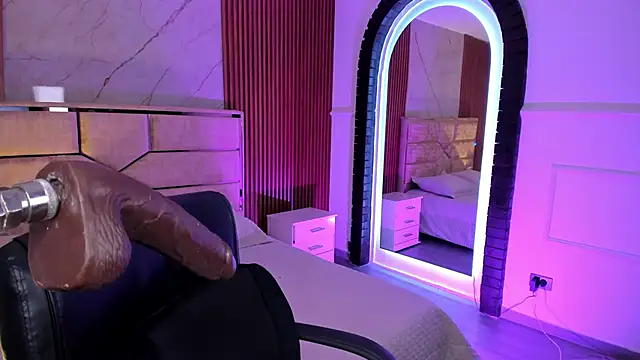 daniiphoeniixx online show from November 2025 07:36:02 PM