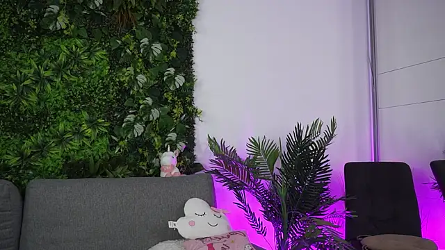 amiraroshen online show from November 2025 07:46:02 PM