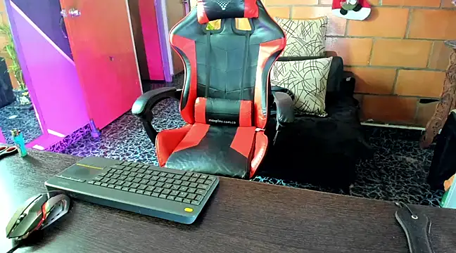 Adam Valenciia online show from February 2025 03:38:02 PM