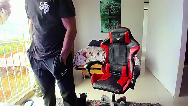 Adam Valenciia online show from October 2025 05:01:01 PM