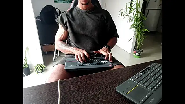 Snapshot of Adam_Valenciia chatting on June 2026 08:46:01 PM Adam Valenciia online show from June 2026 08:46:01 PM