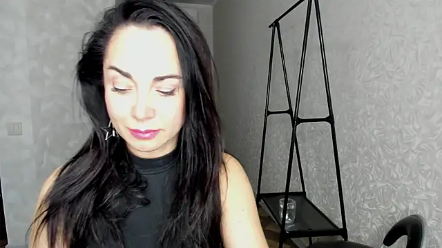 Monica Weiss online show from March 2025 08:49:01 PM